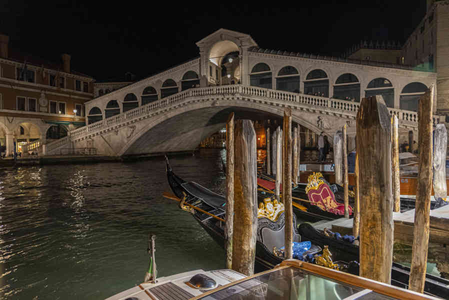 Italia - Venecia 354 - puente del Rialto.jpg
